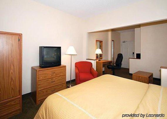 Best Western Hilliard Inn & Suites Room photo